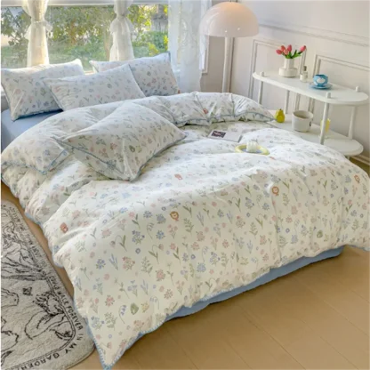 Soft Vintage-style Floral Duvet Cover - Image 3