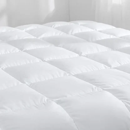 Lightweight Quilted White Duvet - Image 5